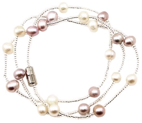Zoetwater parel armband met witte, zalm en roze parels en magneetslot | Pearl Wrap