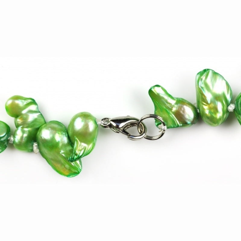 Slotje van handgeknoopte zoetwater parelketting met groene parels en sterling zilver (925) | Green Blister