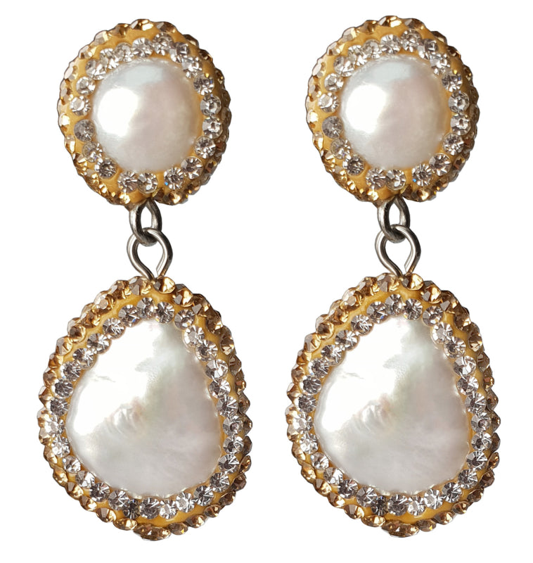 Witte zoetwater parel oorbellen met gouden stras stenen, oorknoppen, vooraanzicht | Bright Double Gold Teardrop