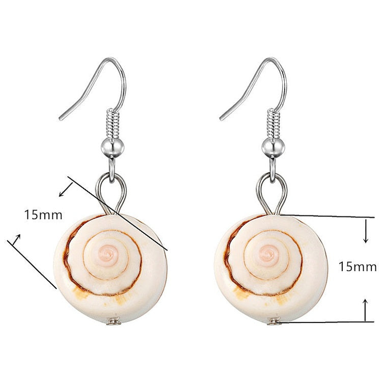 Schelpen oorbellen met wit tot crème kleurige schelp en sterling zilver (925) met maat indicatie  | Cioletta