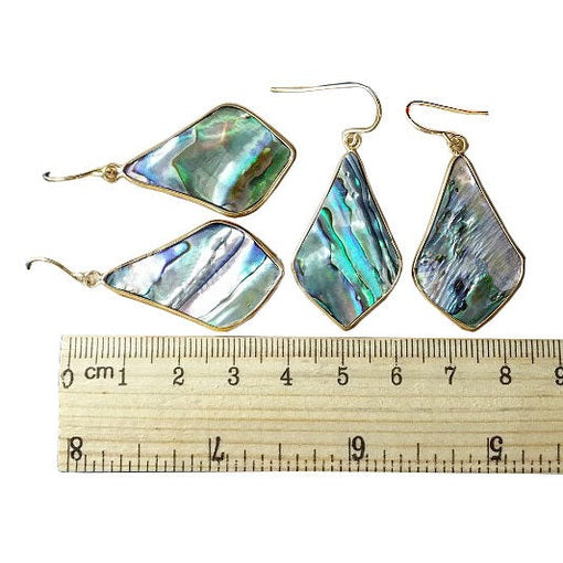 Parelmoeren oorbellen met abaloon en goud edelstaal liggend met maatindicatie | Abalone Gold Flyer