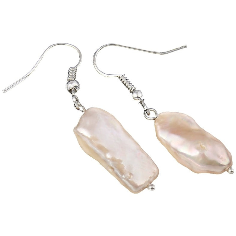 Zoetwater parel oorbellen met zalm kleurige rechthoekige parel en sterling zilver (925) liggend | Pearl Rectangle Peach