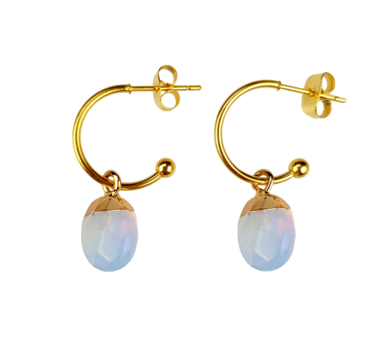 Blauwe edelstenen oorbellen met opaal en goud edelstaal | Golden Hope 15 mm Sea Opal