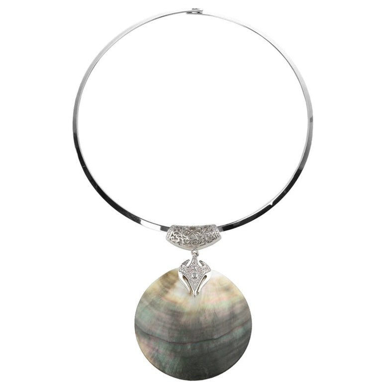 Parelmoeren choker ketting met grijze parelmoeren hanger | Big Black Shell Choker