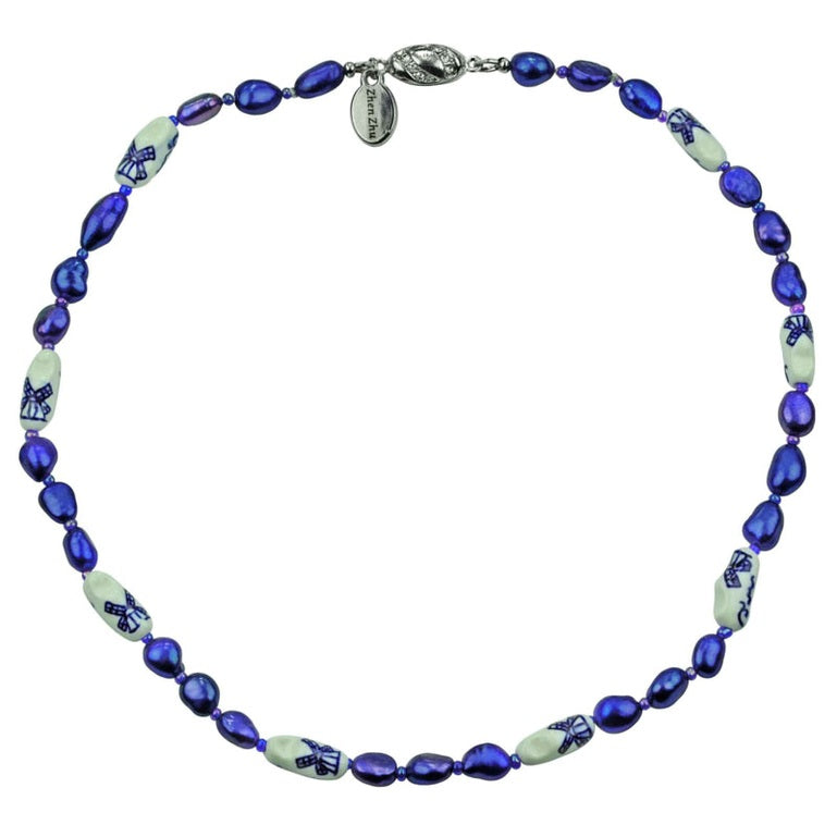 Zoetwater parelketting met blauwe parels, Delfts blauwe klomp en magneetslotje | Hollands Glorie Klomp Blauw