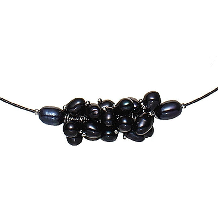 Detail van zoetwater parelketting met zwarte parels en magneetslotje | Black Oval Ball