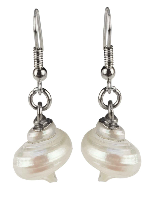 Witte schelpen oorbellen met zilver edelstaal vooraanzicht | set Pearl White Turbo Shell