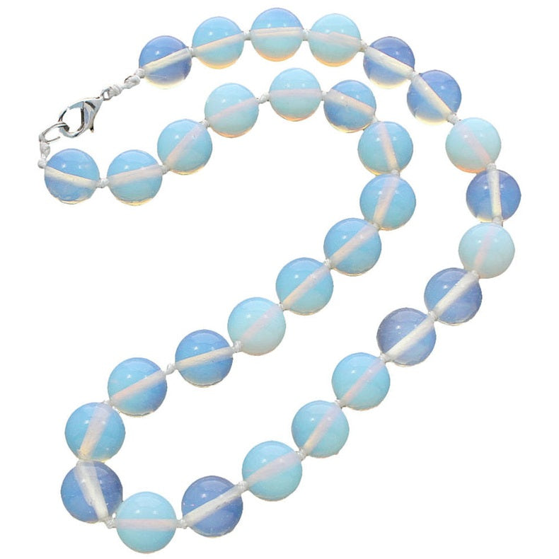 Licht blauwe handgeknoopte ketting met zee opaal en sterling zilver (925) | Sea Opal Ball