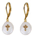 Witte zoetwater parel oorbellen met goud edelstaal en parel hanger is voorzien van stras steentjes in een kruis | Coin Pearl Golden Cross