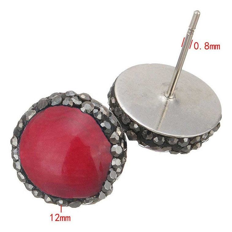 Rood koralen oorbellen met zwarte stras steentjes, oorknopjes met rood koraal en stras steentjes, maataanduiding en achteraanzicht | Black Bright Red Coral