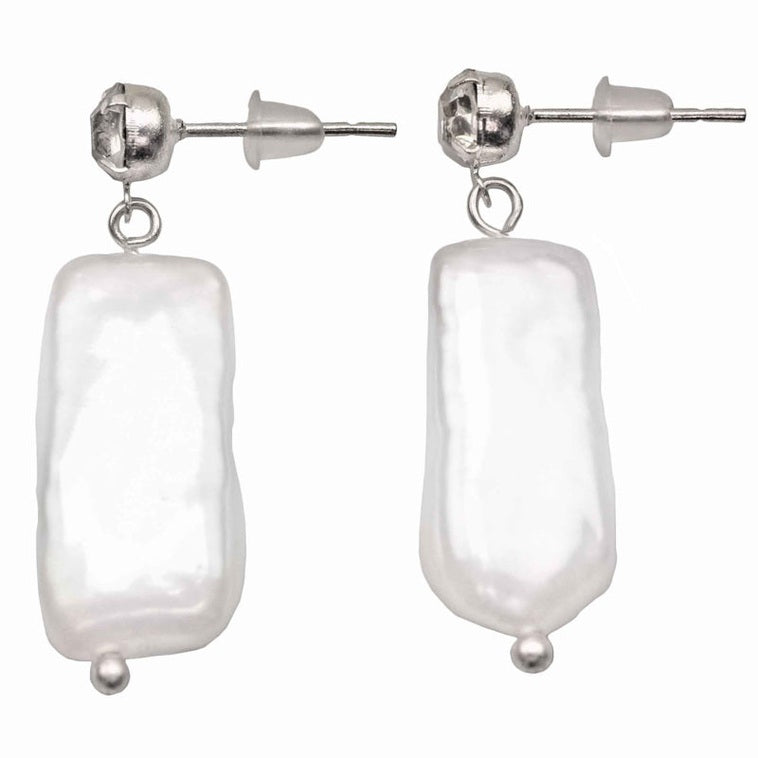 Witte zoetwater parel oorbellen met rechthoekige witte parel en stras steentje, zijaanzicht | Bling Pearl Rectangle White