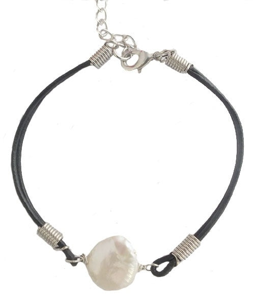Wit zoetwater parel armband met zwart leer | White Coin Leather