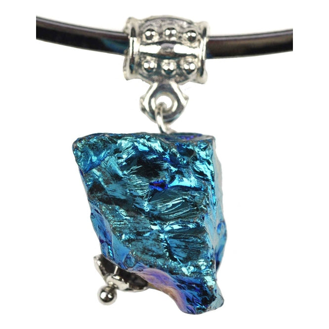 Detail van blauwe edelstenen ketting met kwarts hanger | Quartz Blue