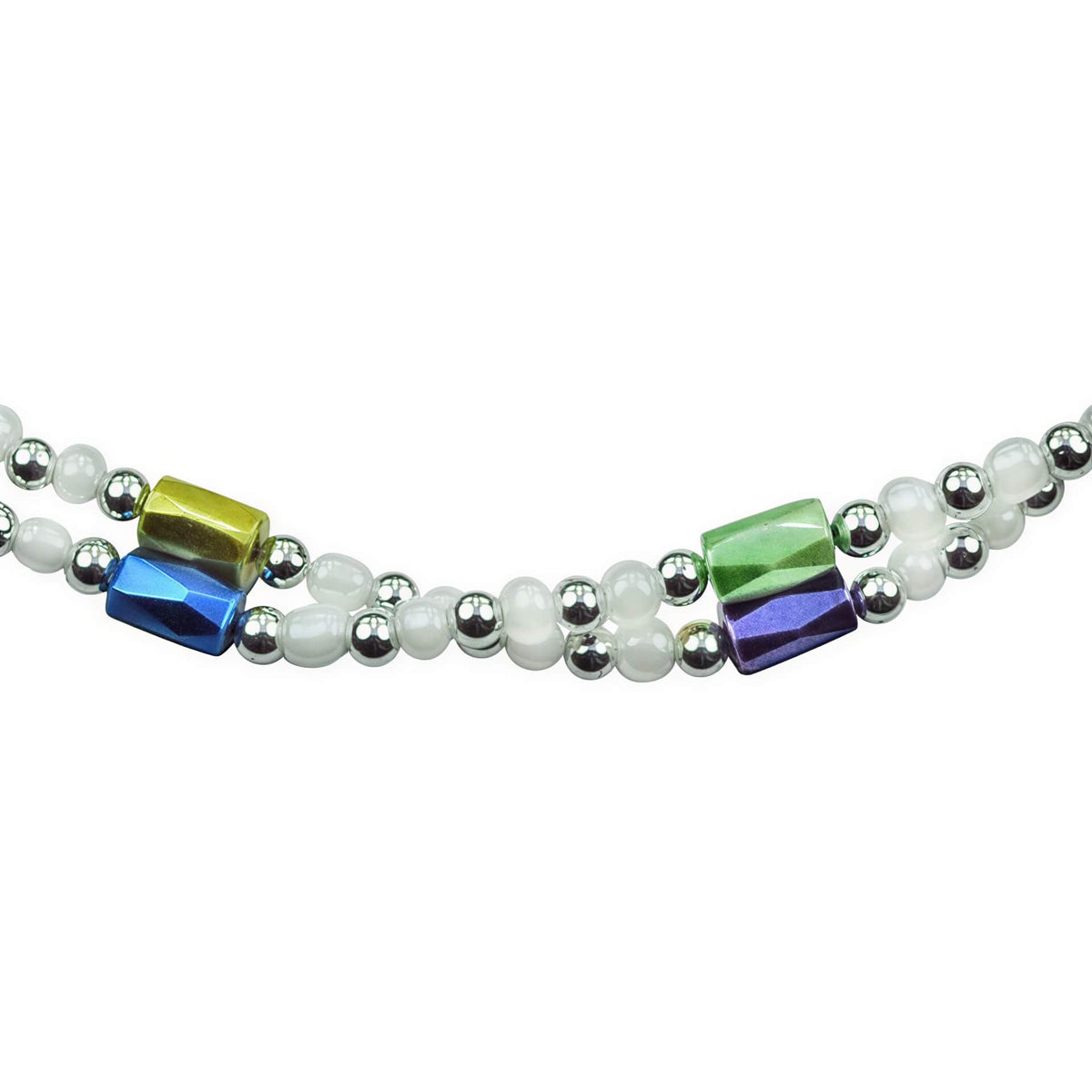Detail van lange edelstenen ketting met magnetiet | Color White Magnetite Wrap