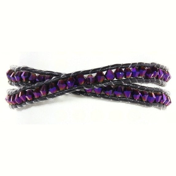 Kristallen wikkelarmband met paarse glas kristallen, leer en parelmoer zijaanzicht | Crystal Purple