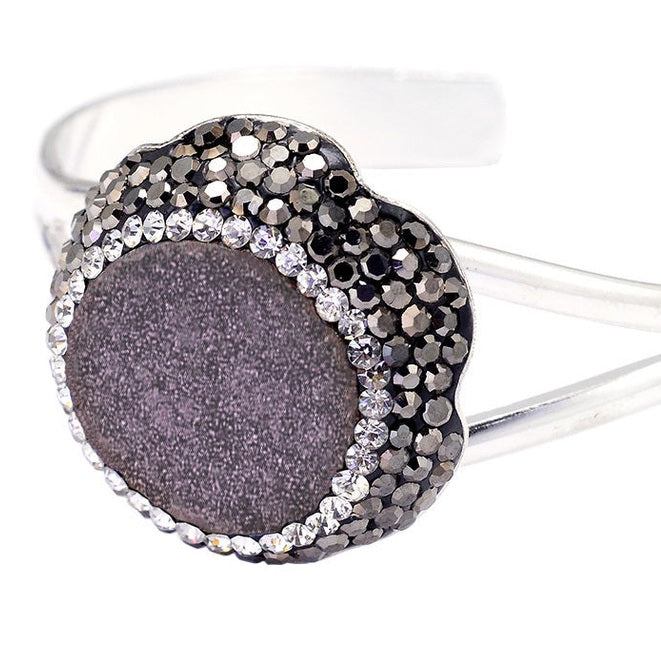 Detail van kristallen armband met sprankelend multi color kristal en stras steentjes | Bangle Multi Druzy