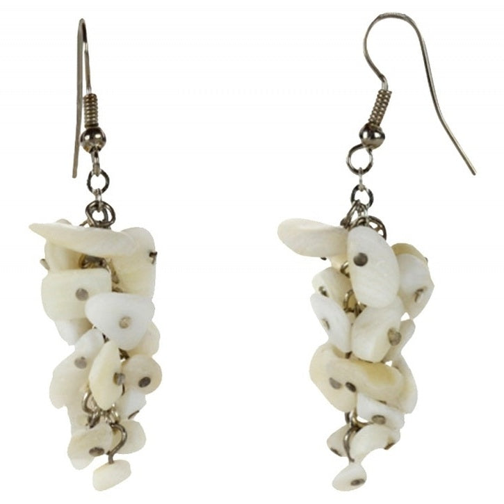Witte oorbellen met stukjes witte schelp en sterling zilver (925) | White Stone
