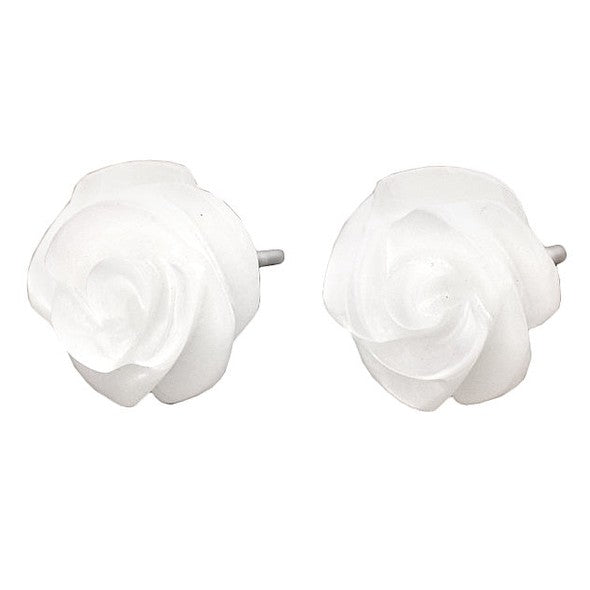 Witte parelmoeren oorknoppen in bloem vorm met sterling zilver vooraanzicht | White Shell Flower 10 mm