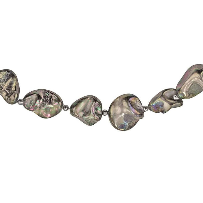 Detail van grijze parelmoeren ketting | Shell AB Grey