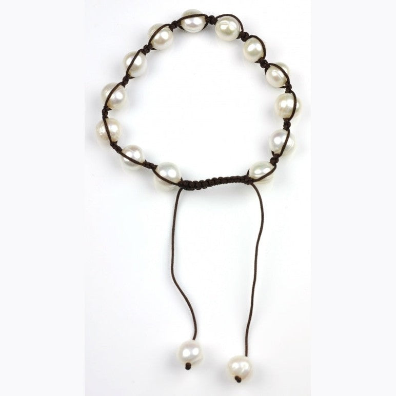 Wit handgeknoopt zoetwater parel armband met schuif sluiting bovenaanzicht | Sambala White Pearl