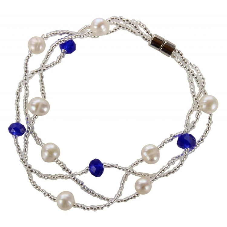 Wit zoetwater parel armband met blauwe facet geslepen kristallen en magneetslot | Twine Pearl Blue Crystal