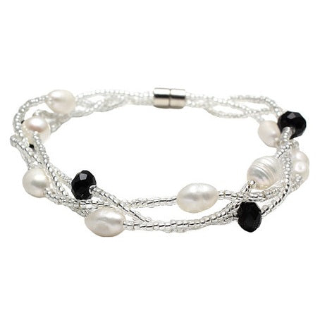 Wit zoetwater parel armband met zwart facet geslepen kristallen en magneetslotje, vooraanzicht | Twine Pearl Black Crystal