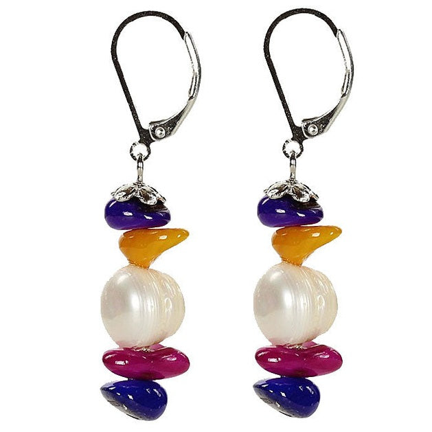 Zoetwater parel oorbellen met witte parel en gekleurde schelpjes met edelstaal, zijaanzicht | Bold Happy