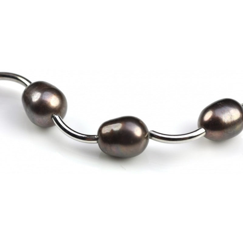 Detail van zoetwater parelketting met bruin grijze parels | Griande