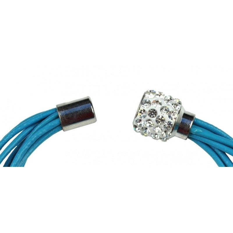 Magneetslotje van wit zoetwater parel armband met blauw leer en stras steentjes | Bling Pearl Aqua