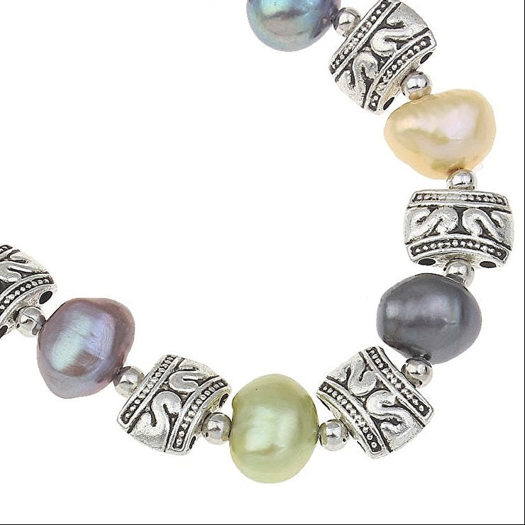 Detail van zoetwater parel armband met bond gekleurde parels | Decorative Pearl Antique Silver