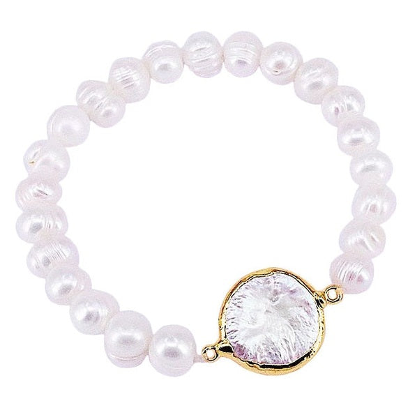 Wit zoetwater parel armband met gouden coin parel, elastisch | One Gold Coin Pearl