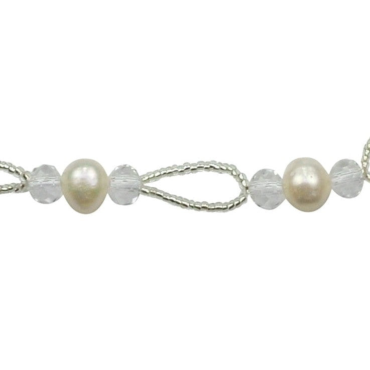Detail van wit zoetwater parel armband met magneetslot | Wicio