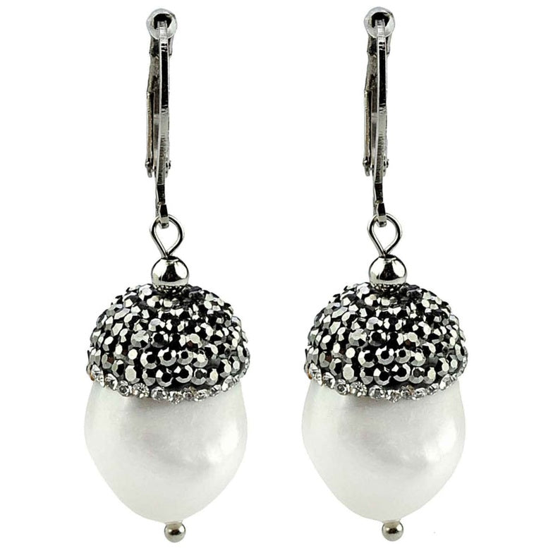 Zoetwater parel oorbellen met witte parel, stras steentjes en sterling zilver 925, vooraanzicht | Bling Pearl Big Nuts