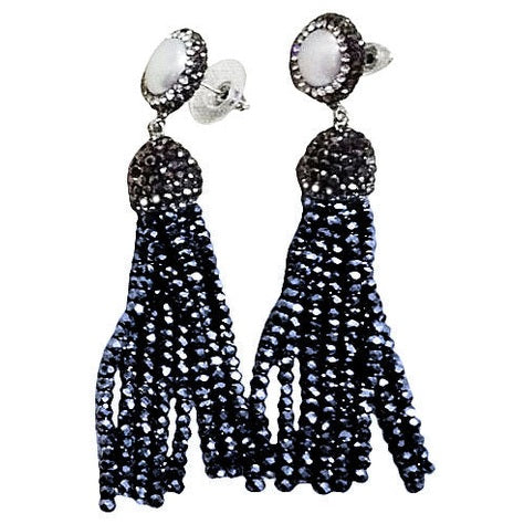 Lange zoetwater parel oorbellen met witte parels en stras steentjes en hematiet kristallen kwastje, zijaanzicht | Bright Hematite Crystal Tassel