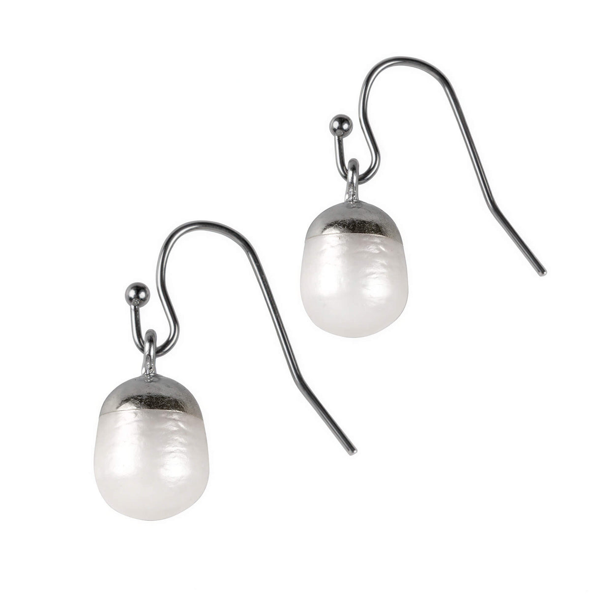 Witte zoetwater parel oorbellen met zilver edelstaal zijaanzicht | Silver Dip White Pearl