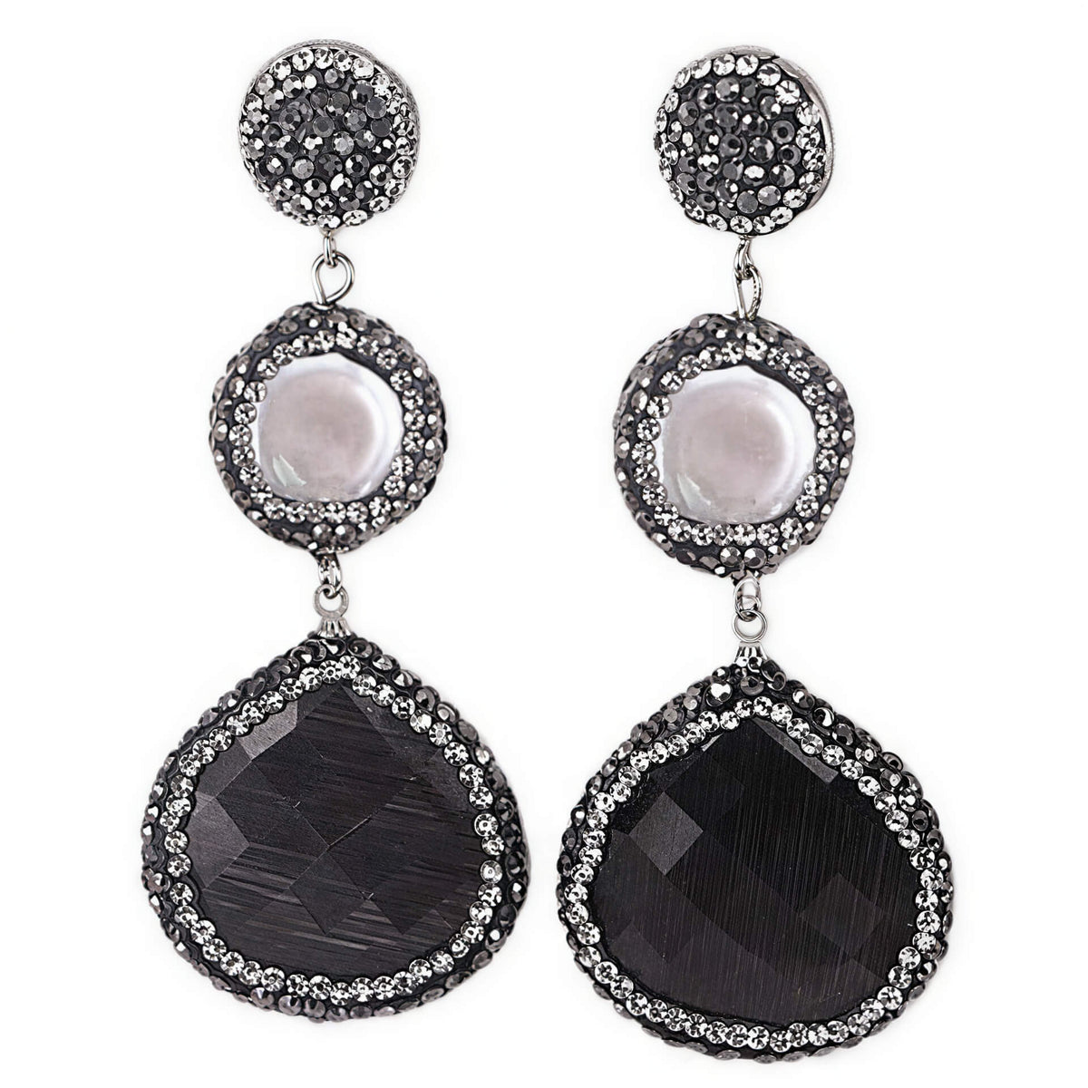 Lange witte zoetwater parel oorbellen met stras steentjes en zwarte kattenoog | Bright Pearl Black Cat’s Eye