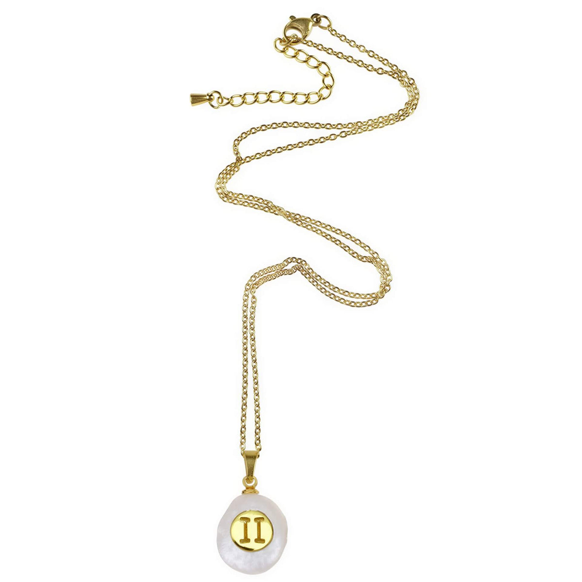 Witte zoetwater parelketting met hanger en symbool van sterrenbeeld Tweeling en goud edelstaal liggend | Gouden Sterrenbeeld Tweeling