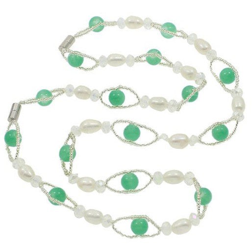Witte zoetwater parelketting vast gemaakt aan parel armband met groene glaskralen en magneetslot | set Janta