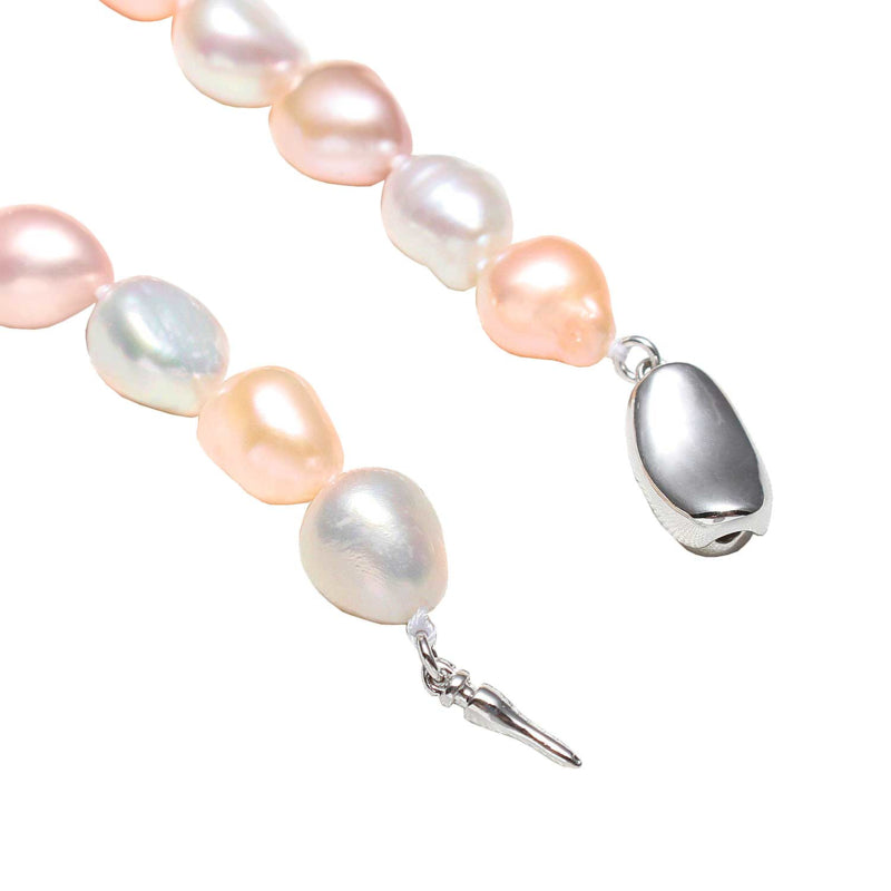 Slotje van handgeknoopte zoetwater parelketting met witte, zalm en roze parels | set Sina