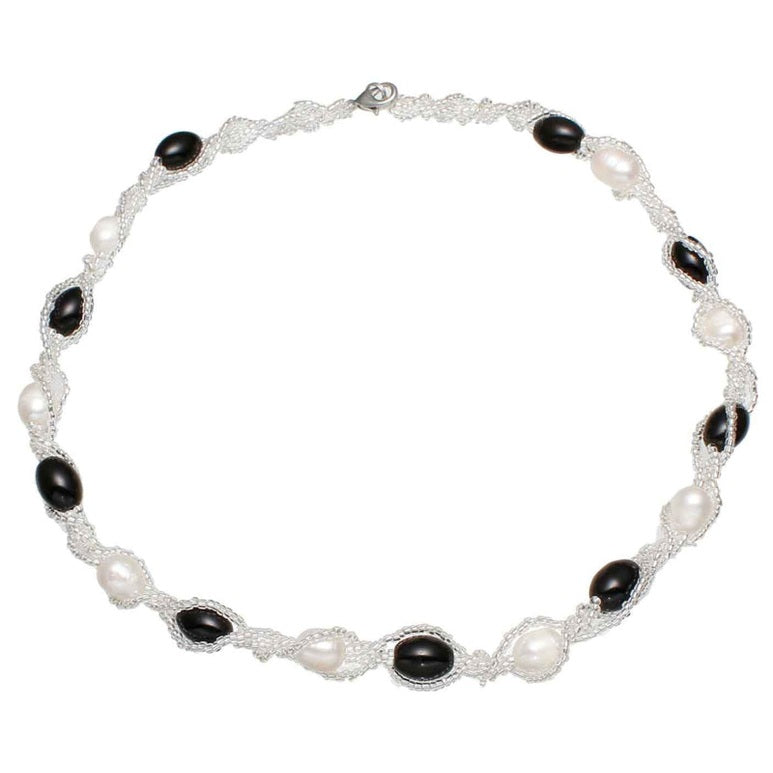 Zoetwater parelketting met witte parels en zwarte glaskralen | Twine Pearl Black Glass