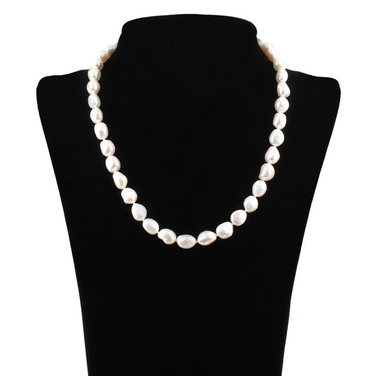 Handgeknoopte witte zoetwater parelketting op buste | set Wola Two