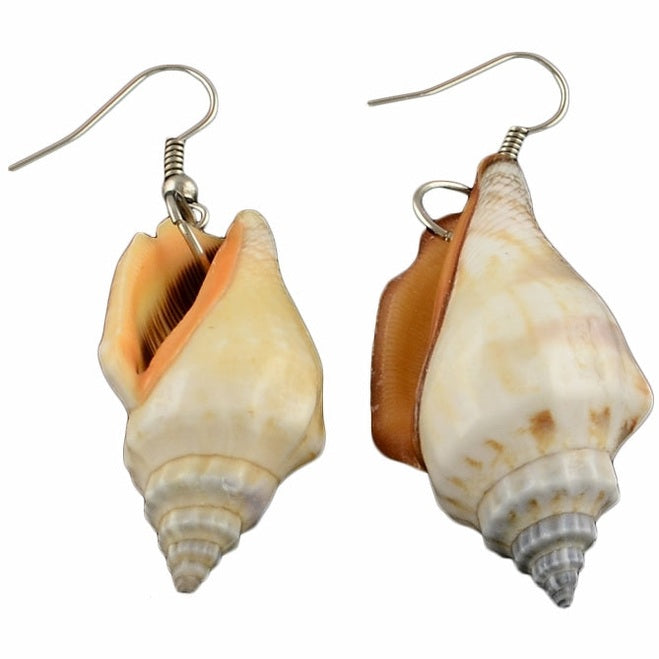 Schelpen oorbellen met crème kleurige schelp en sterling zilver (925) achterzijde | Big Trumpet Shell