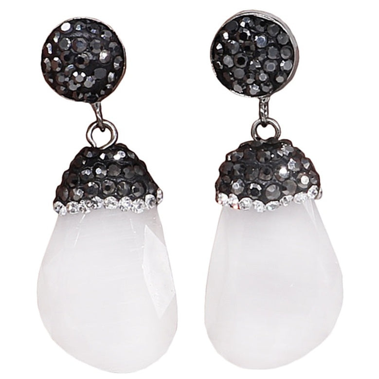 Witte edelstenen oorbellen met kattenoog en stras steentjes, edelstenen oorknoppen | Bright White Cat&