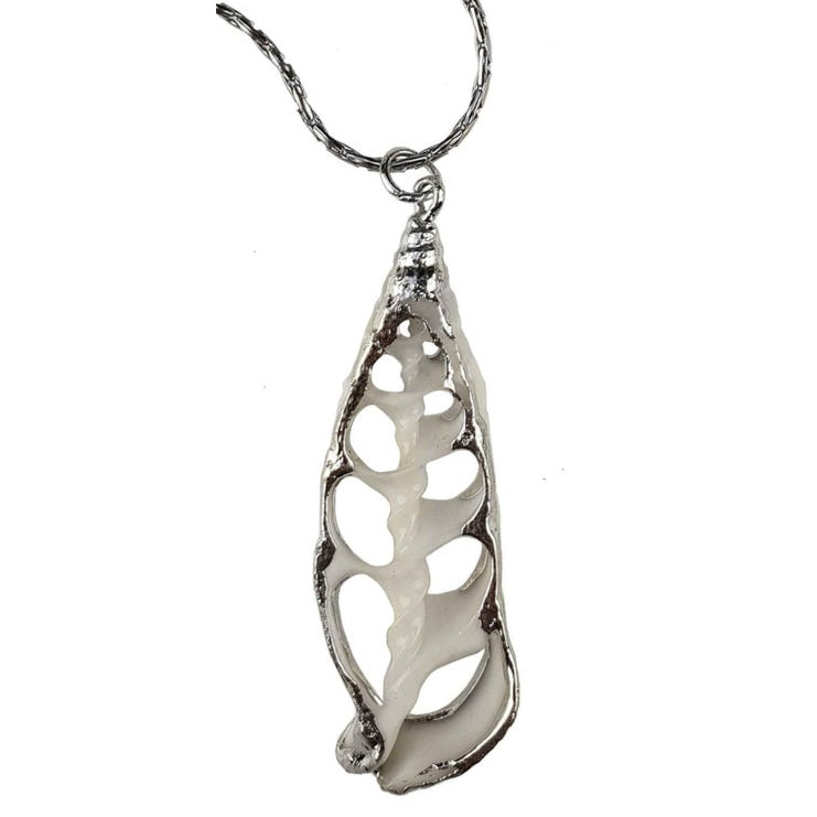 Detail van schelpen ketting met witte schelp en zilver edelstaal | set White Trumpet Shell Silver