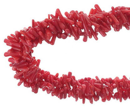 Detail van rood koralen ketting | Carola