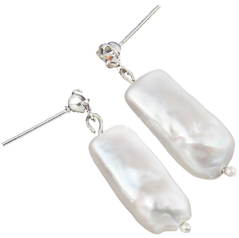 Witte zoetwater parel oorbellen met rechthoekige witte parel en stras steentje liggend | Bling Pearl Rectangle White