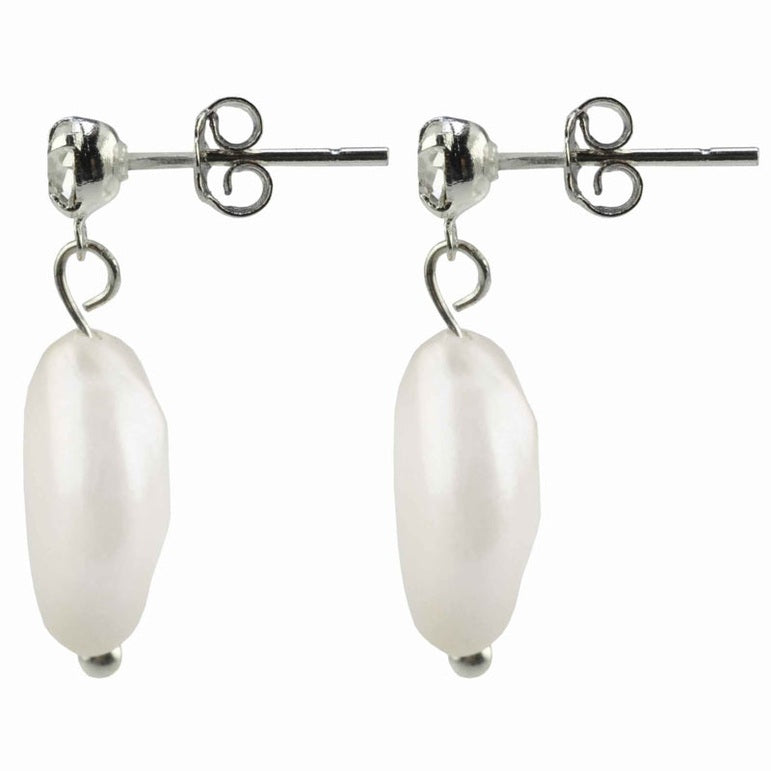 Witte zoetwater parel oorbellen met witte coin parels en stras steentjes, zijaanzicht | Bling Colly Two