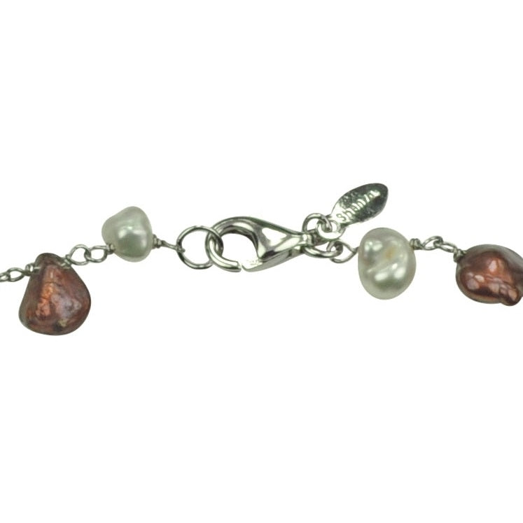 Slotje van zoetwater parel armband met grijze, bruine en witte parels | Daisy