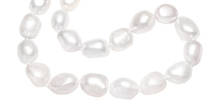 Detail van handgeknoopte parelketting met witte parels | Wina