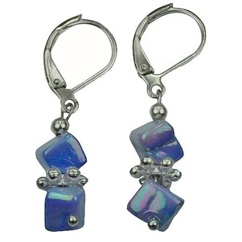 Hemels blauwe parelmoeren oorbellen met zilver edelstaal | set Shell Cube AB Blue